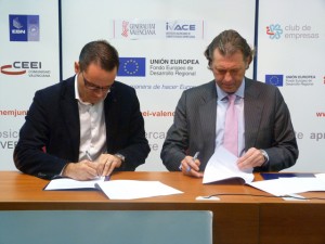Raúl Royo (CEEI) y Santiago de Santos (SGR) firman el acuerdo