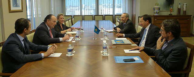Reunión embajador kazajstan