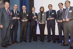 Lorenzo Paragés, el tercero por la derecha, con el European Funds Trophy
