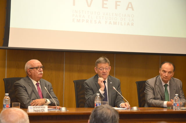Ximo Puig entre José Bernardo Noblejas y José Vicente Morata, presidente de Cámara Valencia