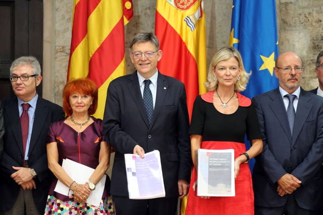 Puig y Bravo durante la presentación de los informes para la reforma de la Función Pública