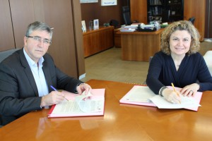El conseller Climent y la decana autonómica firman el convenio