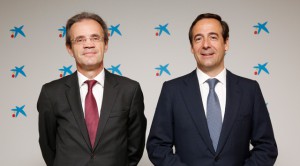Jordi Gual, presidente de Caixabank (izq) y Gonzalo Gortázar, consejero delegado (dcha.)