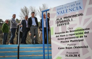 El presidente de la Diputación de Valencia durante su visita al municipio de Casas Bajas.