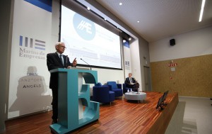 El catedrático de la Universidad de Barcelona, Antón Costas, durante la conferencia pronunciada en EDEM.