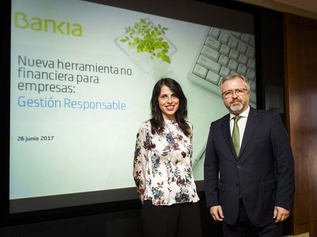 Ana Herrero, Forética, y Mauro Fernández, Bankia, en la presentación de la herramienta